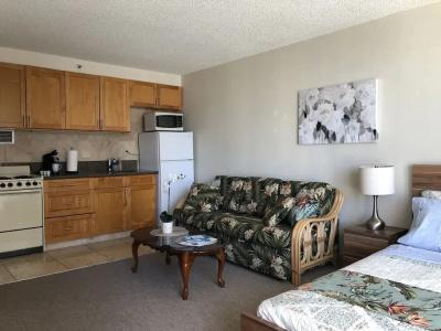 Tropical Studios At Marine Surf Waikiki - Free Parking - Best Location - Full Kitchen - Swimming Pool - 192