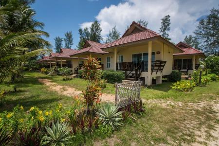 Pranee Beach Bungalows - 11