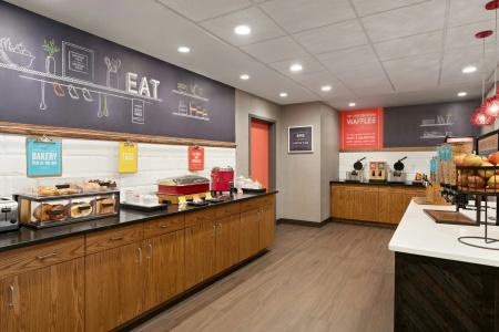Hampton Inn & Suites West - 20