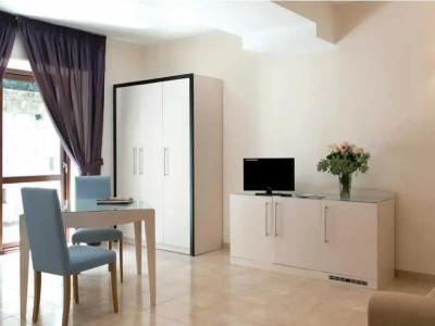 Suites & Residence - 111