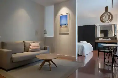 Suites 1478 - 7