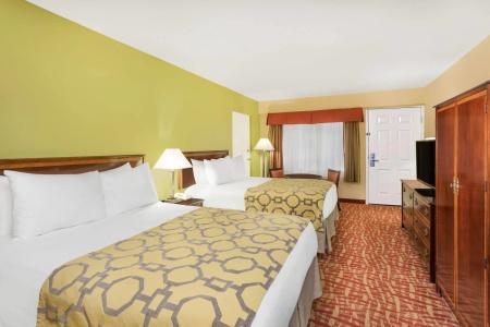 Baymont by Wyndham Pigeon Forge - 4