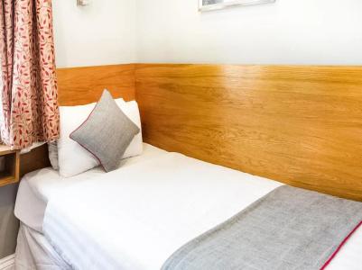 Oyo London Guest House - 87