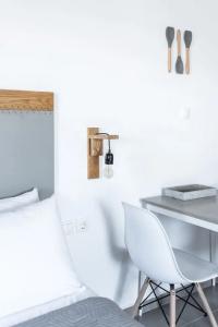 White and Grey - 189