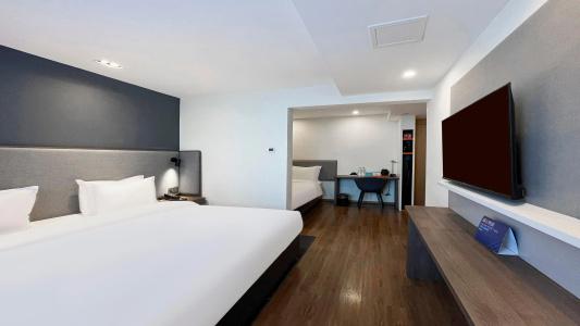 Holiday Inn Express Qingdao City Center, An Ihg - 1