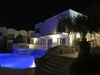 Costa Sariyaz - 10