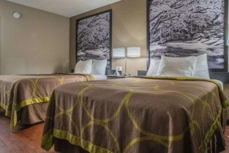 Super 8 by Wyndham Downtown at Convention Center - 3