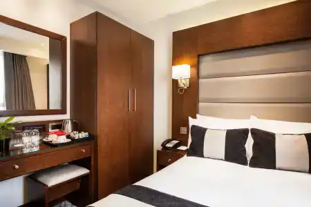 Park Grand Paddington Court - 3