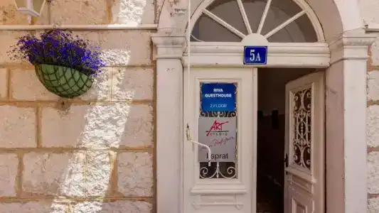 Riva Guesthouse - 1