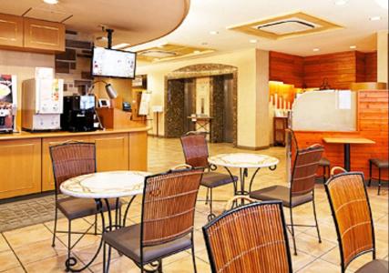 r&b Hakata Ekimae 1 - 16