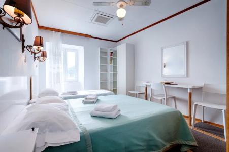 Mira Sea Front Guesthouse - 37