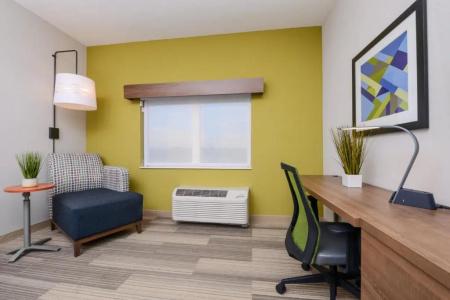Holiday Inn Express & Suites - St. Petersburg - Madeira Beach, an IHG - 61