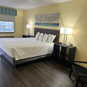 Seven Gables Inn - 19