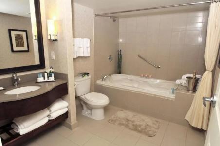 Hilton/ Fallsview and Suites - 63