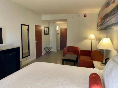Days Inn & Suites by Wyndham - 86
