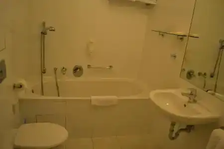 ApartAustria Suites - 8