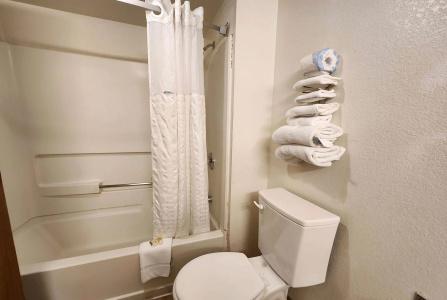 Super 8 by Wyndham Austin North/University Area - 8