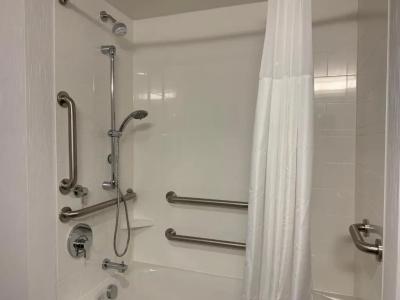 Hampton Inn & Suites West - 46