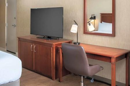 Four Points by Sheraton & Conference Center - 41