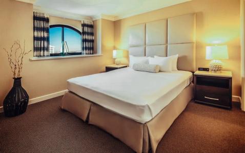 The Waterfront Beach Resort, A Hilton - 218