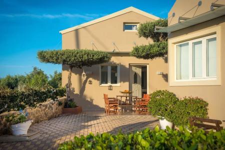 Notos Heights & Suites - 320