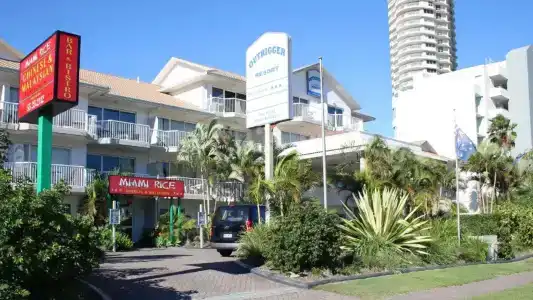 Outrigger Burleigh - 18