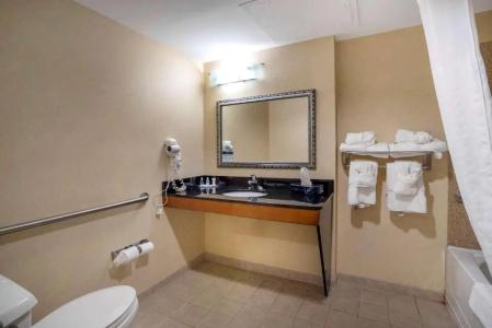 Comfort Suites North - 59