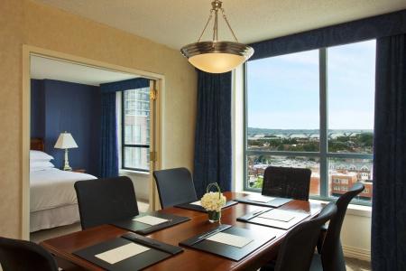 Sheraton Suites Old Town - 1