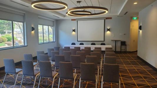 Elk Lake Inn & Suites - 28