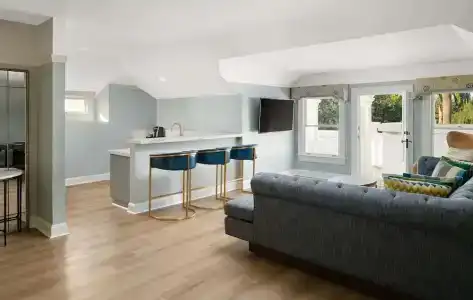 Hayes Mansion - 103