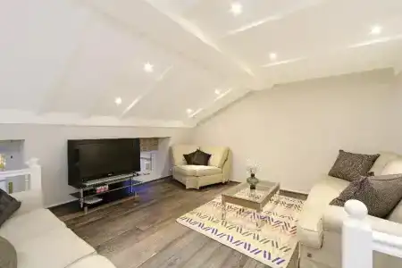 Queensgate Court - 74