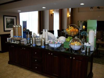 Hampton Inn & Suites - 13