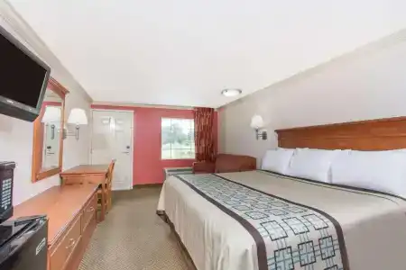Days Inn by Wyndham Virginia Beach Town Center - 16