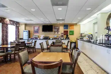 Comfort Suites Walnut Creek - 27