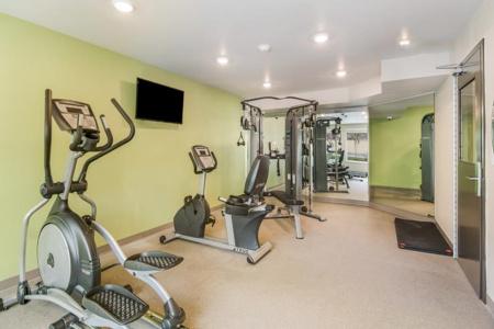 Comfort Suites - 40