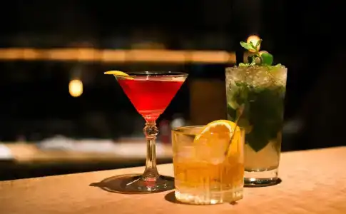 Nui. Hostel & Bar Lounge - 10