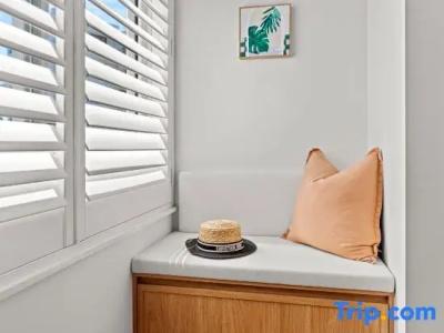 Burleigh Beach Tower - 184