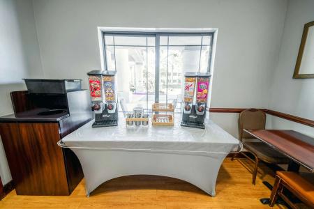 Country Inn & Suites by Radisson, at Mills, CA - 12