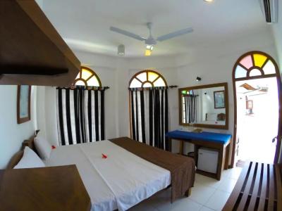 Royal Beach & Restaurant - 16