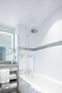 Maison Astor Paris, Curio Collection by Hilton - 54