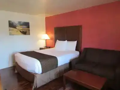 Red Carpet Inn - 4