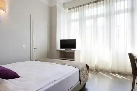 Alexandra - 36