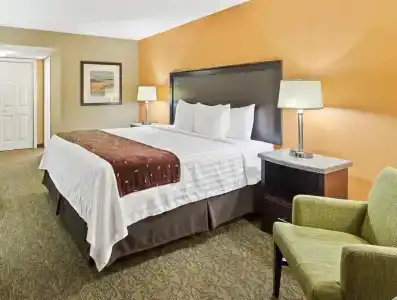 Best Western Palm Beach Lakes - 40