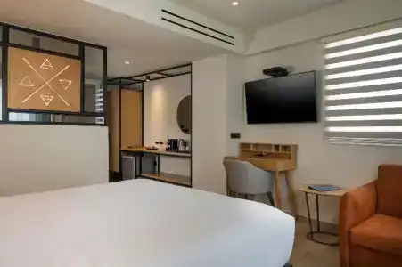 Hyperion City with Heated Pool - 160