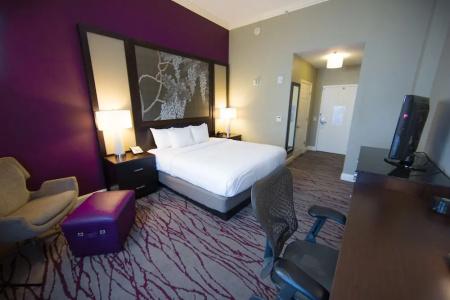 DoubleTree by Hilton Historic Savannah - 61