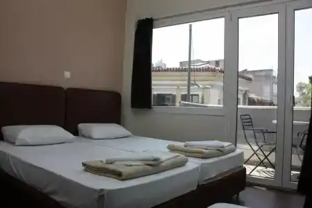 Pella Inn Hostel - 17