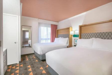 Holiday Inn & Suites - North - 5