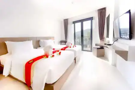 Phoenix Karon Beach - 2