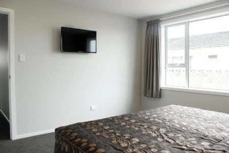 Colonial - 28