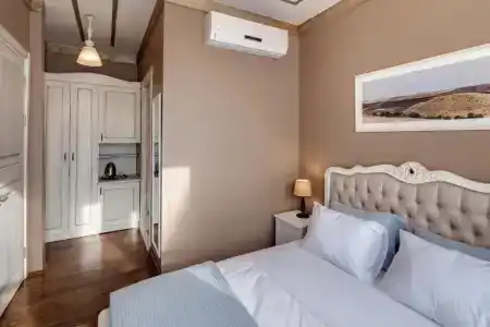 Loka Suites - 19
